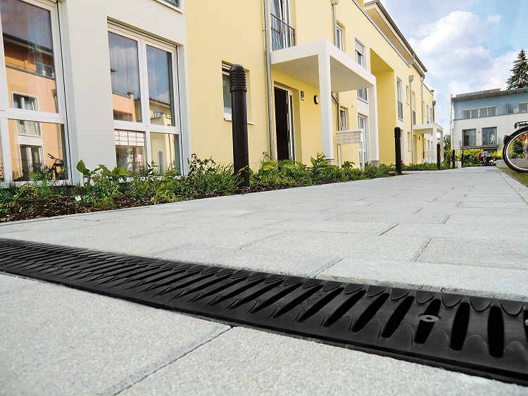 Les couvercles des plateaux peuvent avoir des trous de différentes formes Plateaux de drainage
