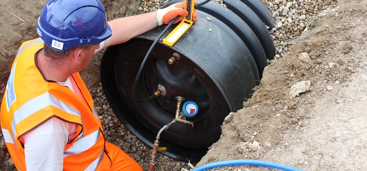 Les bouchons pour tuyaux ont des objectifs différents, il existe également des modèles techniques utilisés pour bloquer le fonctionnement de la ligne bouchon de tuyau