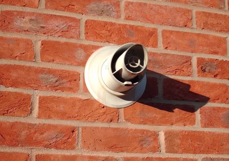 La cheminée de type coaxial est la solution la plus moderne pour un système de chauffage au gaz aujourd'hui Cheminée de geyser