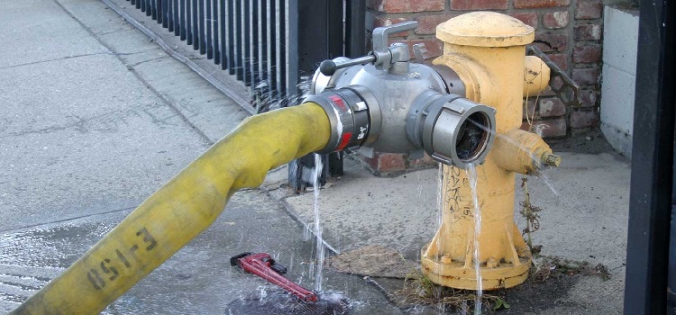 L'installation, l'entretien et le fonctionnement des bornes d'incendie doivent être effectués conformément aux règles établies Bouche d'incendie