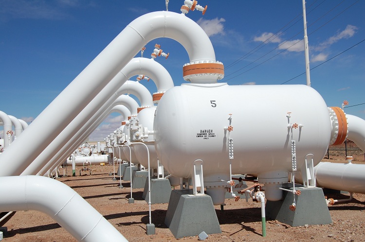 Les coudes sont utilisés dans tous les types de pipelines, aux endroits où le tronc change de direction Production en succursale