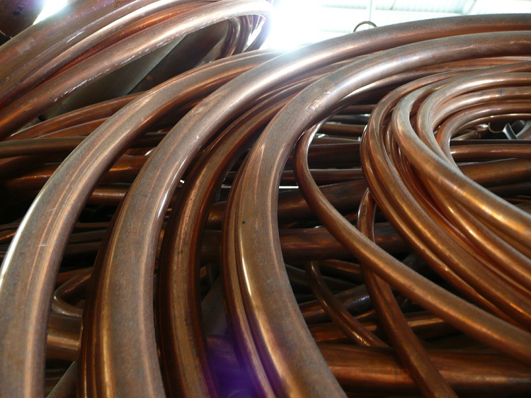 Les tubes en cuivre fonctionnent bien, mais ils sont durables et résistants à la corrosion. Tube de climatisation