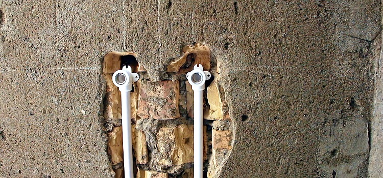 Une sortie d'eau est un raccord avec un appareil, à l'aide duquel les robinets sont connectés aux tuyaux d'eau Prise d'eau pour tuyaux en plastique
