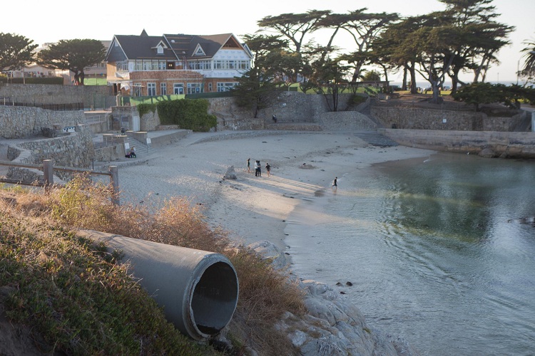 Les effluents des égouts pluviaux sont le plus souvent rejetés dans la masse d'eau d'origine naturelle ou artificielle la plus proche. Installation d'égout pluvial