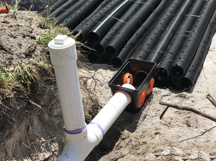 Les systèmes de drainage modernes sont assemblés à partir de tuyaux en plastique - PVC, PE, PP et autres Installation du tuyau de vidange