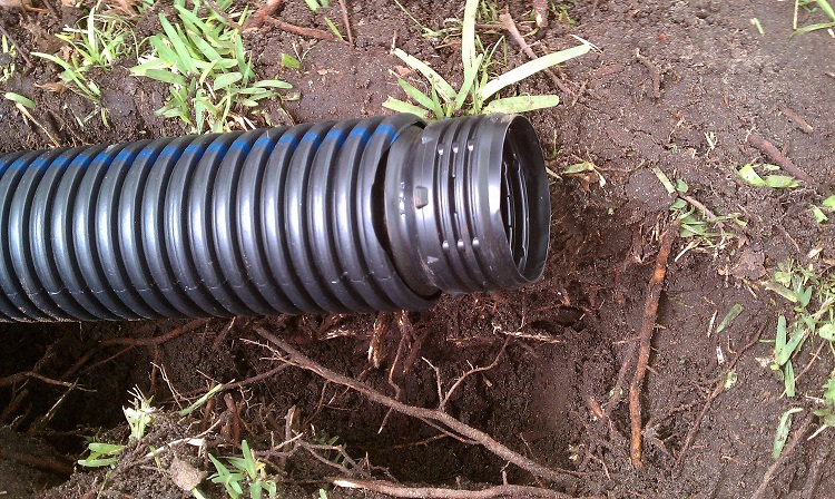 Les tuyaux de drainage ondulés sont plus durables que lisses Installation du tuyau de vidange