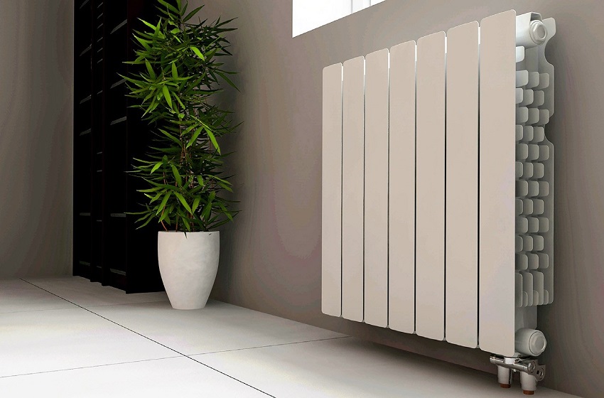 Des modèles similaires s'intègrent bien dans n'importe quel intérieur Radiateurs de chauffage bimétalliques - qui sont meilleurs