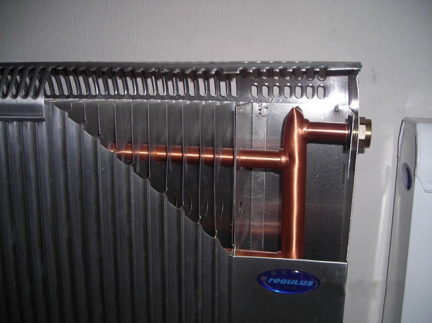 Le radiateur est composé de pièces en différents métaux Radiateurs de chauffage bimétalliques qui sont meilleurs